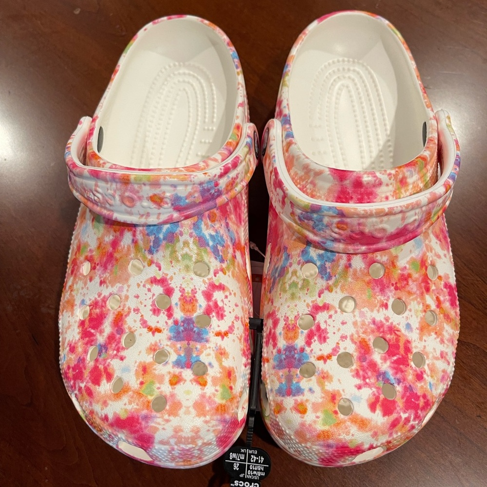 ***NEW Crocs, classic tie dye graphic clog                Size: Men8, Women 10